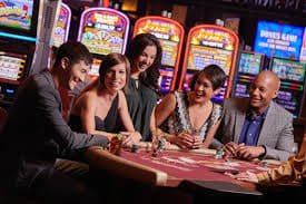 Tampilan antarmuka live chat totosaja di layar ponsel member Indonesia